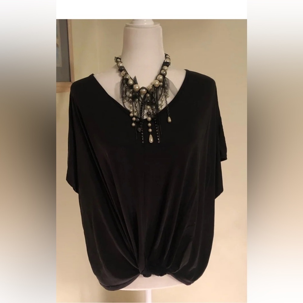 Twist bottom black top short sleeve loose fit